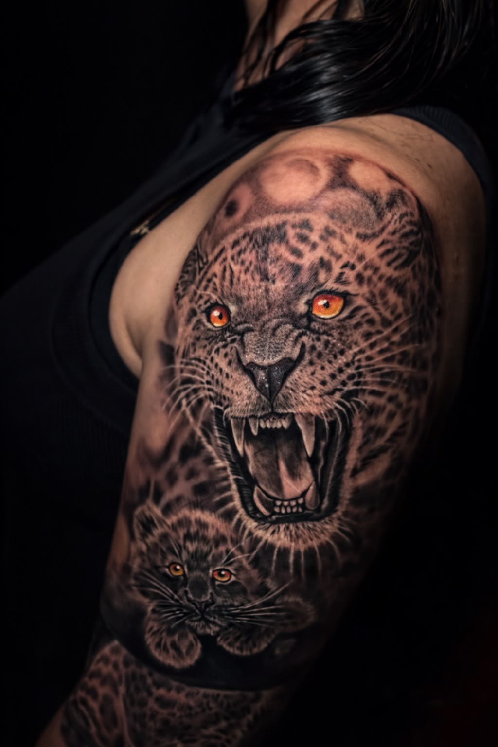 Tatuagem de onça e filhote